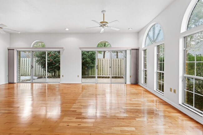 Foto del edificio - Three Bedroom Two Bath Home in NW Courtyards
