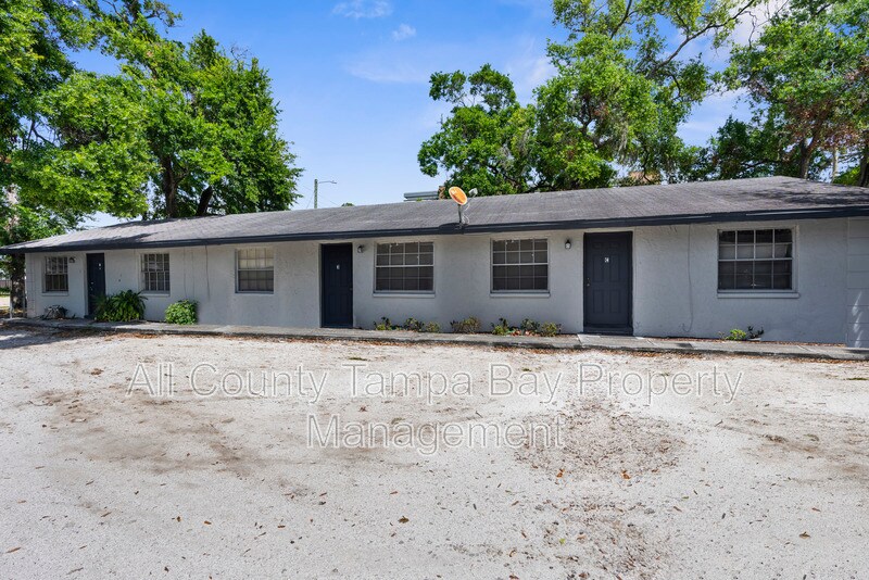 Primary Photo - 402 W Columbus Dr