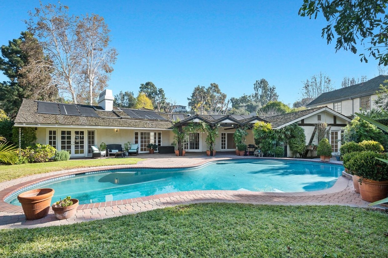 Beautiful Pool with Golf Course Views - 630 W Devon Pl