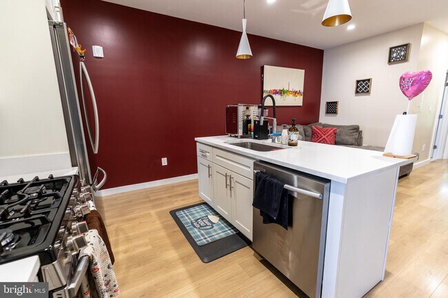 Building Photo - 839 19th St NE