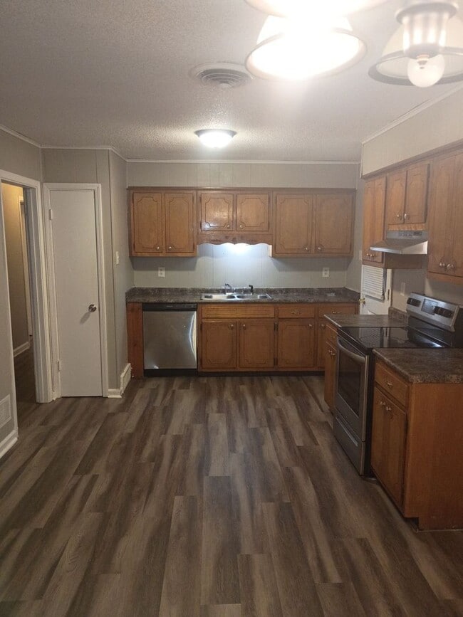 Photo - 4 Success Realty is now offering this 3 be... House