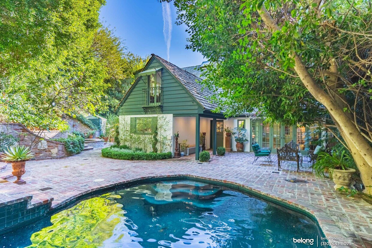 Primary Photo - 9092 St Ives Dr