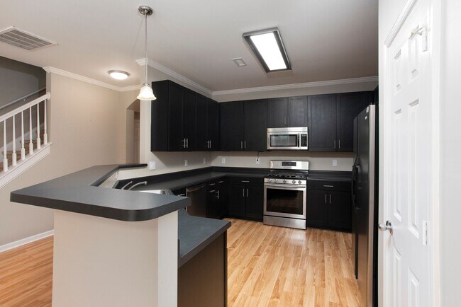Foto del edificio - Gorgeous 2 Bedroom Townhome In Great West ...