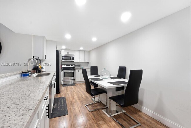 Building Photo - 555 NE 123rd St