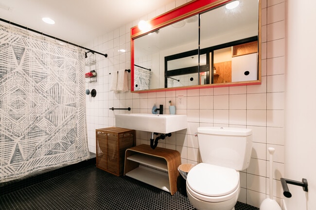 Photo - 2221 S Clark St Apartments