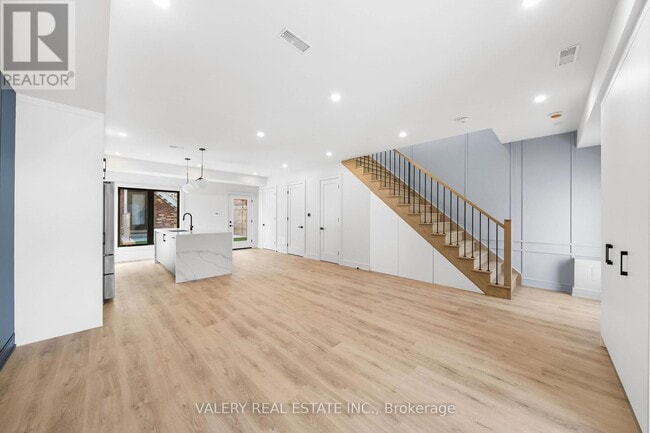 Building Photo - 158 Dovercourt Rd