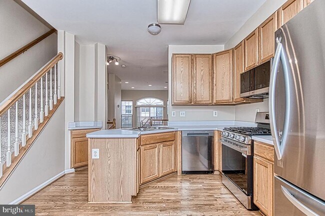 Building Photo - 5832 Cowling Ct