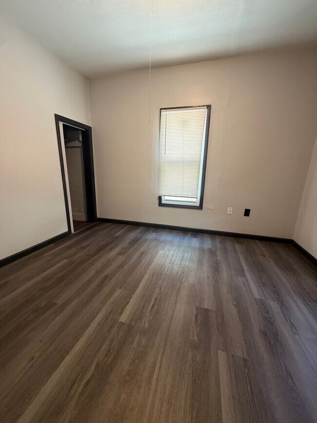 Foto del edificio - 3 Bed | 1 Bath Home for Rent in Alton – $1,300/Month