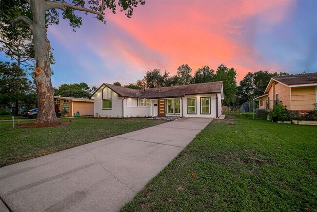 Foto del edificio - 7131 Mobud Dr