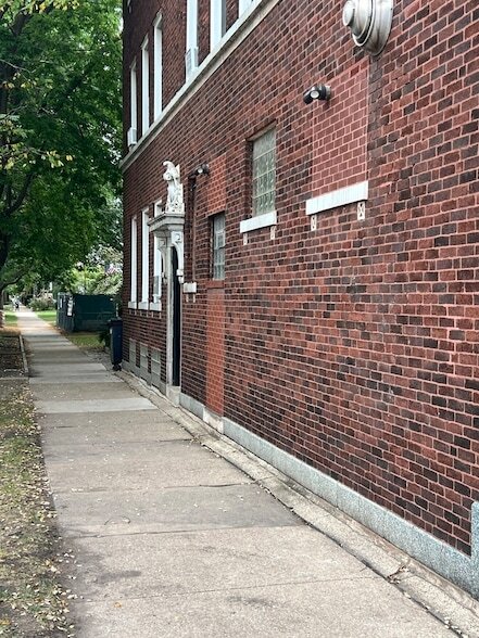 Building Photo - 2006 W Giddings St