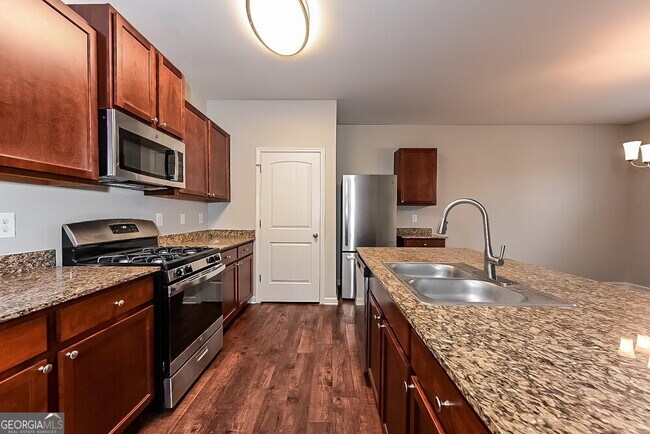 Foto del edificio - 700 Feldwood Ln