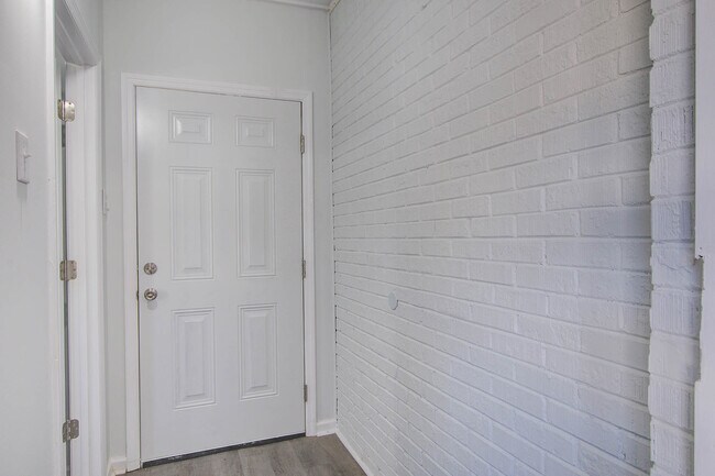 Foto del edificio - 2615 Warm Ave