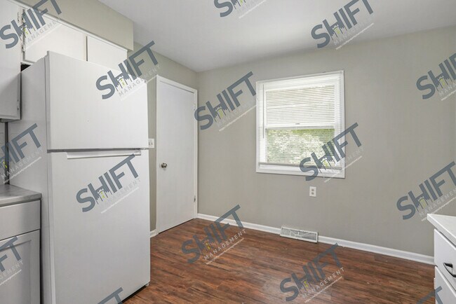 Building Photo - 507 Cricklewood SW -- Beautiful Two Bedroom