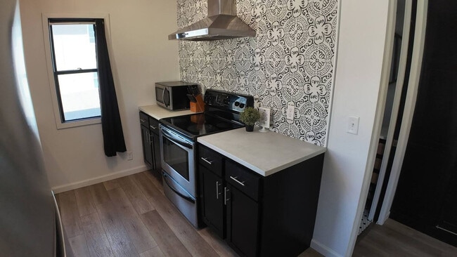 Foto del edificio - 1420 E 9th St