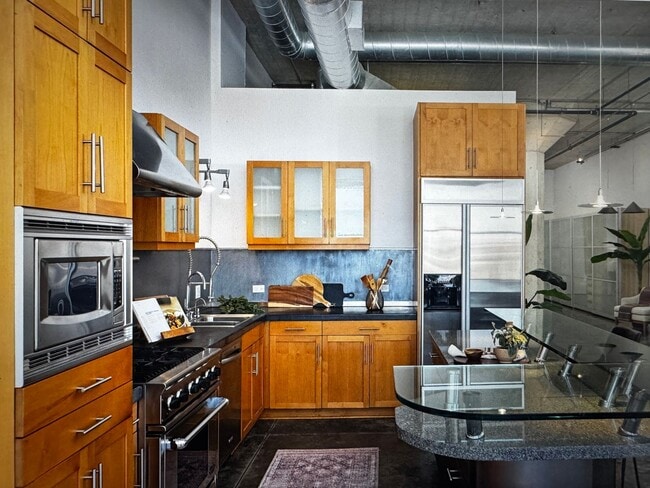 Building Photo - Executive Loft Available in Long Beach!