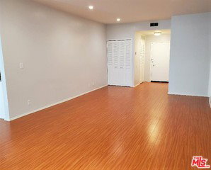 Building Photo - 435 N Palm Dr