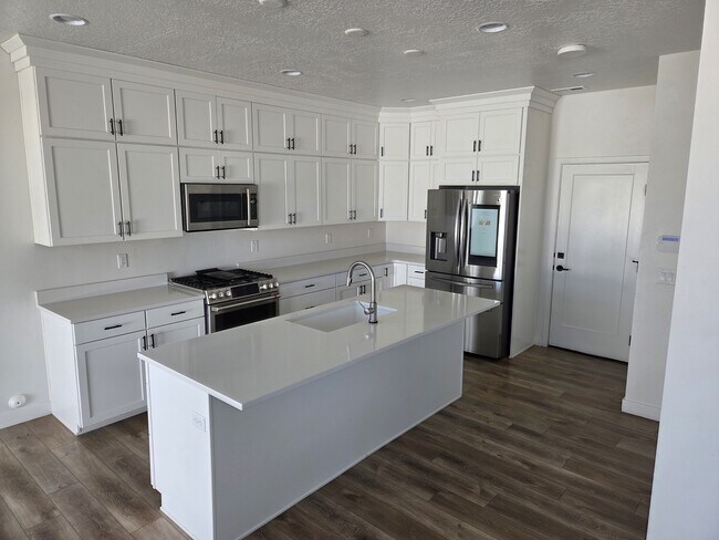 Building Photo - 2046 W Lydia Ln