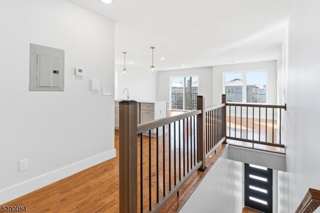 Building Photo - 68 Main St