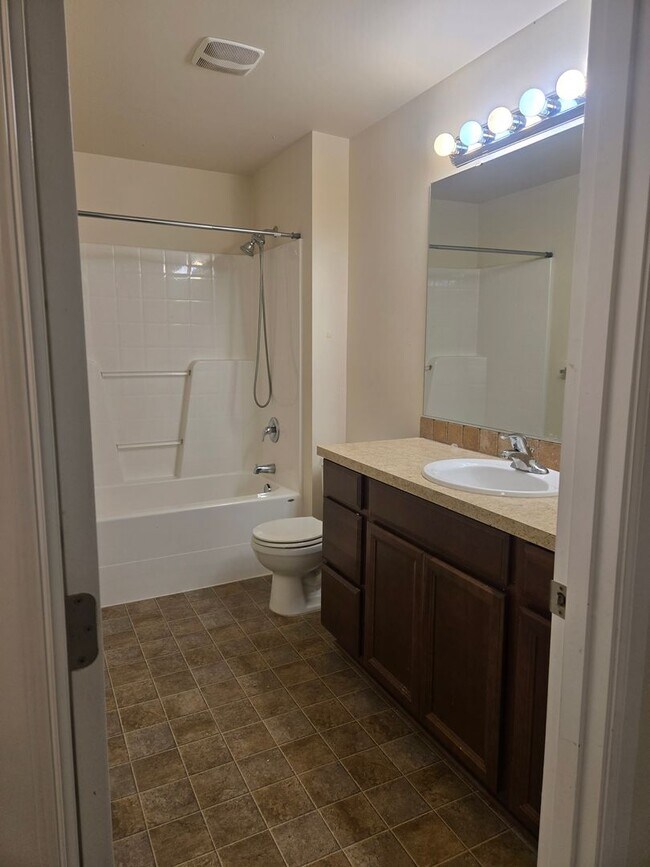 Foto del edificio - 5 bedroom family home