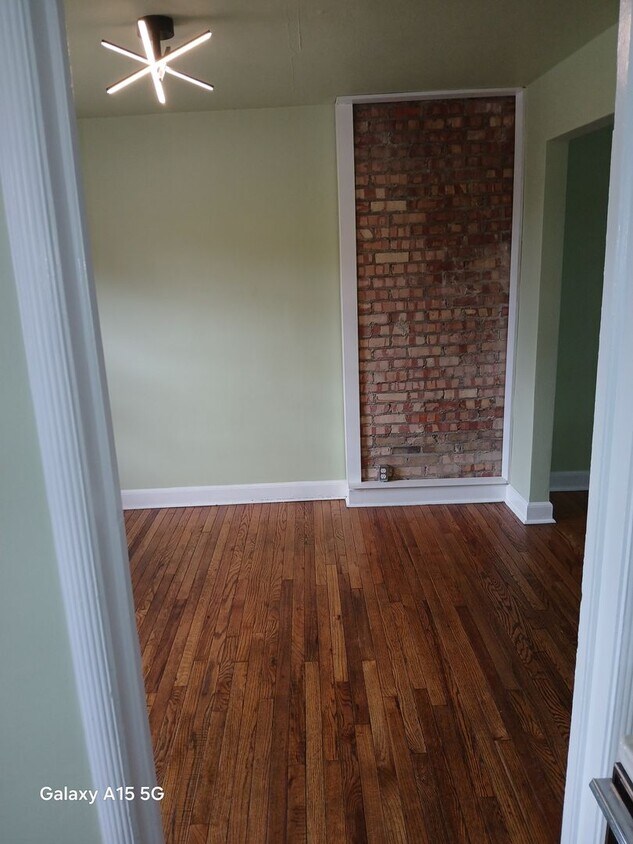 Foto del edificio - 408-410-410 S Madison St