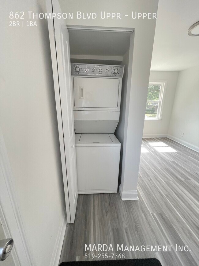 Photo du bâtiment - MODERN 2 BEDROOM/1 BATHROOM - EAST WINDSOR...