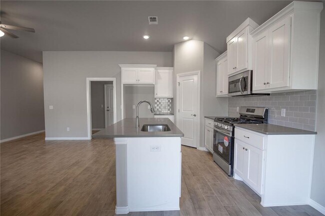 Foto del edificio - New Build + Norman Schools + Storm Shelter + 3 bedrooms