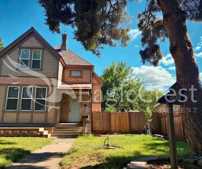 Foto del edificio - Charming Historic 4-Bedroom Home with Fenced Yard & Chicken Coop ~ $200.00 OFF 2nd MONTH RENT
