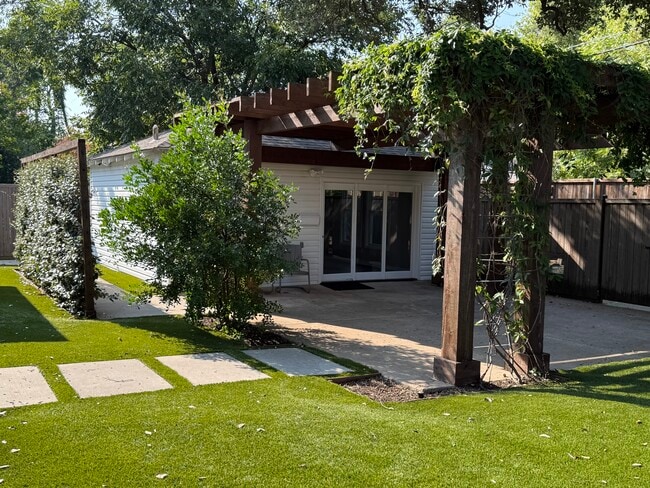 Building Photo - 3925 Gaspar Dr