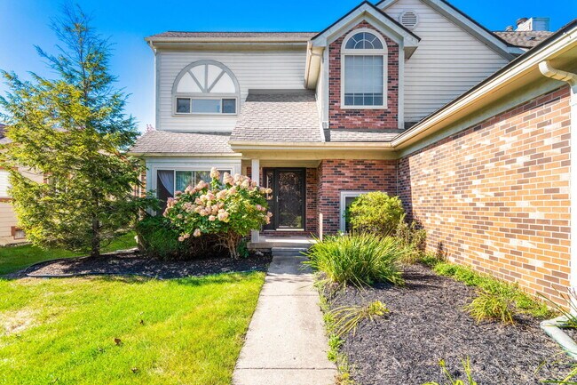Building Photo - 6360 Robison Ln