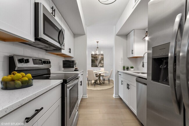 Building Photo - 530 Shorely Dr