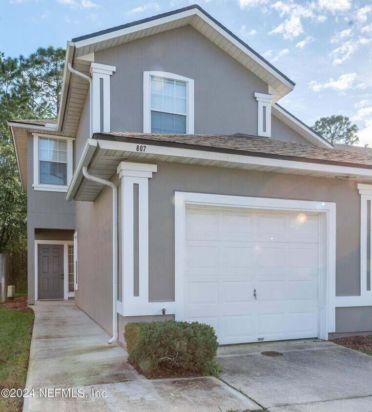 Foto principal - 807 Scrub Jay Dr