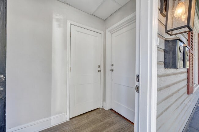 Building Photo - 812 Marshall Ave SW