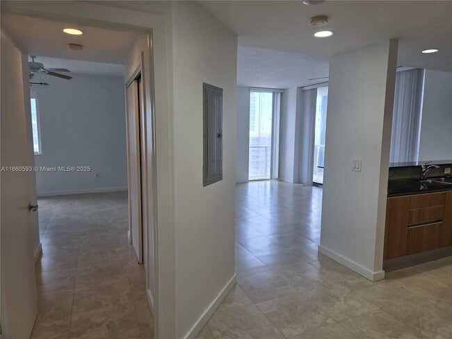 Foto del edificio - 1050 Brickell Ave
