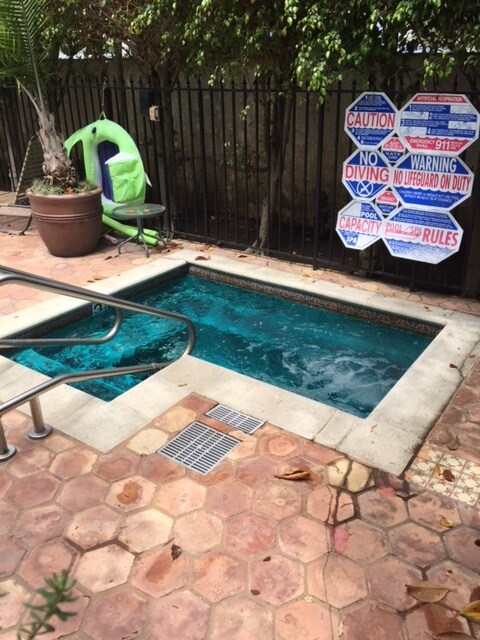 Foto del edificio - 502 San Vicente Blvd