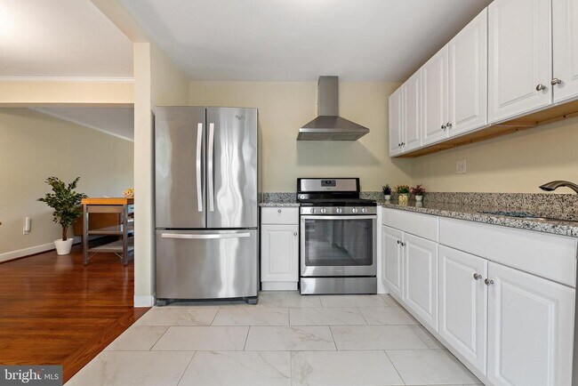 Foto del edificio - 7101 Larrlyn Dr