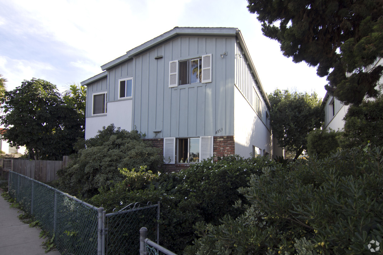 Building Photo - 4953 W Point Loma Blvd