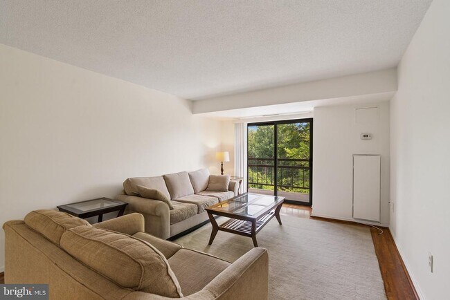 Foto del edificio - 2111 Wisconsin Ave NW