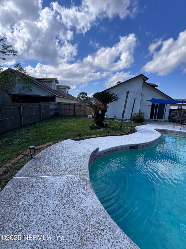 Foto del edificio - 403 Filmore Dr