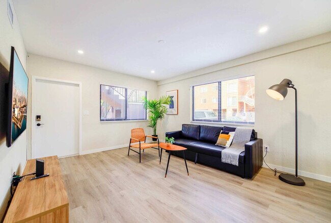 Foto del edificio - 700 SW 11th Ave