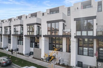 Building Photo - 4244 E 8th Pl