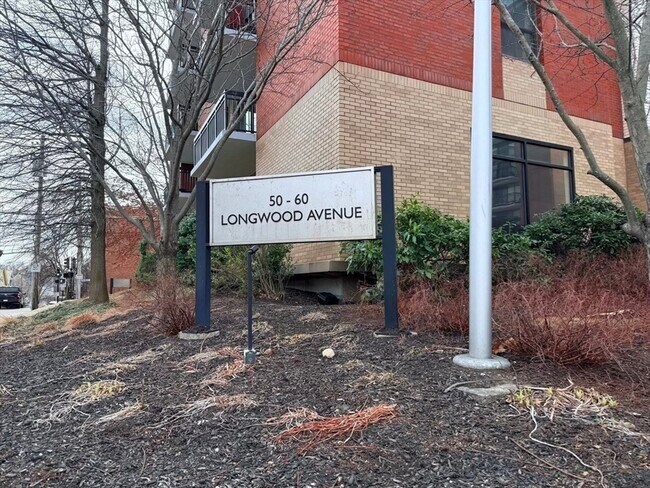 Foto del edificio - 60 Longwood Ave