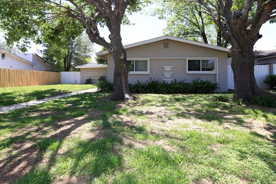 Primary Photo - 20250 Lassen St