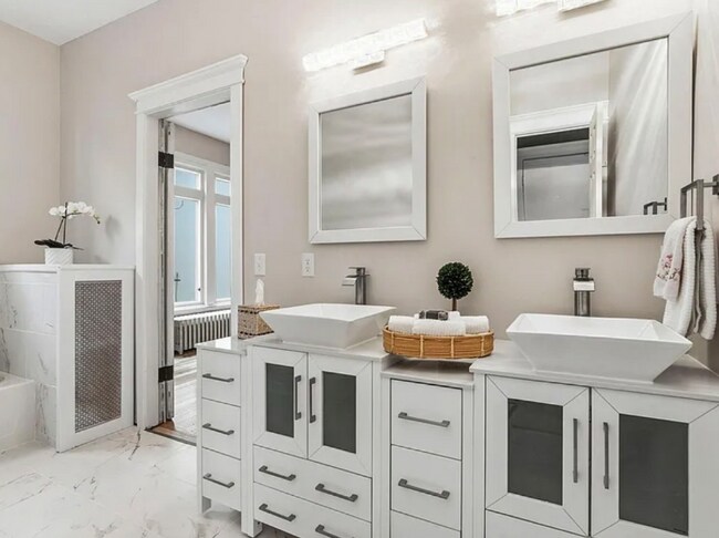 Foto del edificio - 2416 Harriet Ave