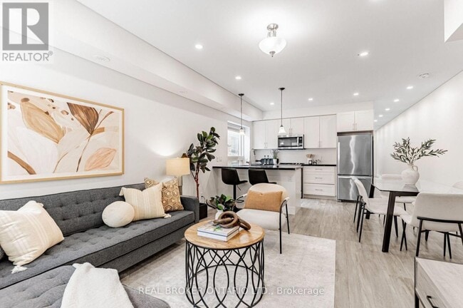 Building Photo - 1088 Avenue Rd