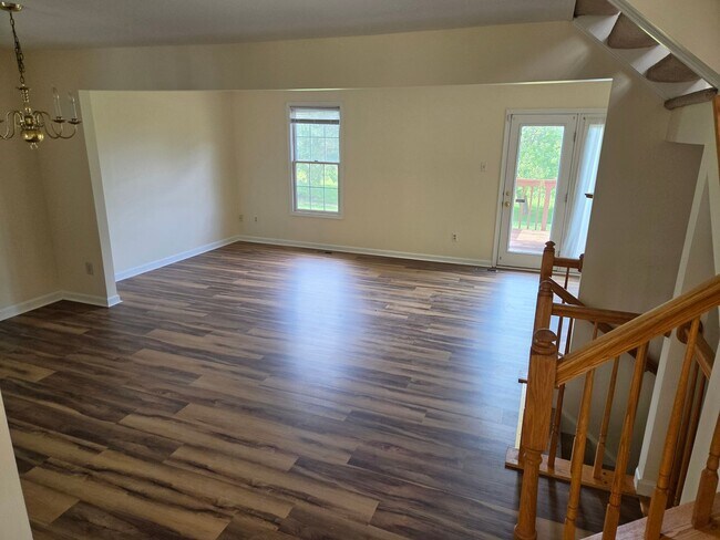 Foto del edificio - 131 Attic Ct