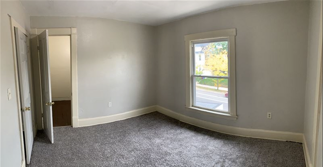 Building Photo - Spacious & Refreshed 3BR South Hills Gem: ...