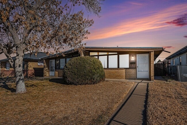 Newly Renovated 2Bed/1Bath Duplex in Park Hill - Newly Renovated 2Bed/1Bath Duplex in Park Hill House