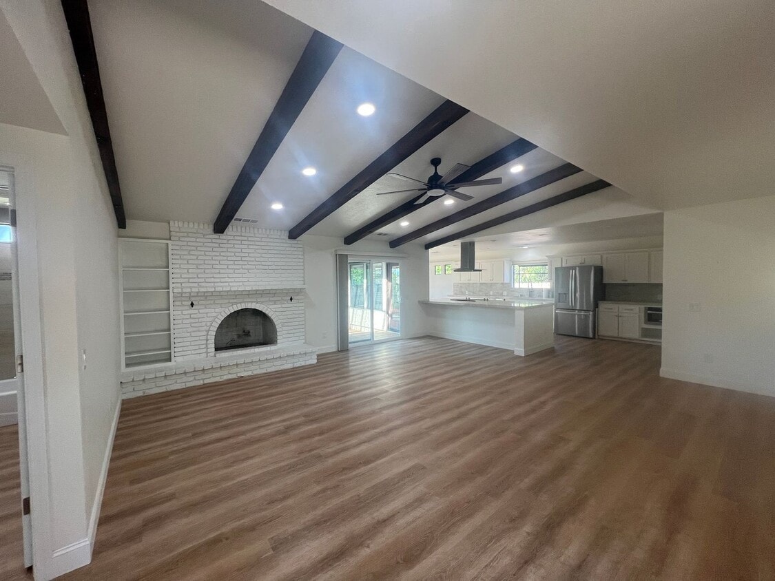 Foto principal - Beautiful Updated West Redding Home!