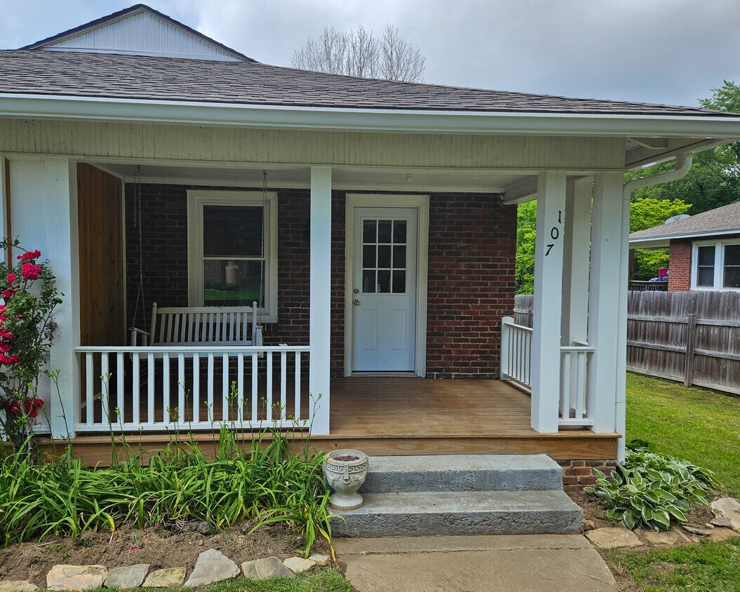 Primary Photo - 107 Campbell St