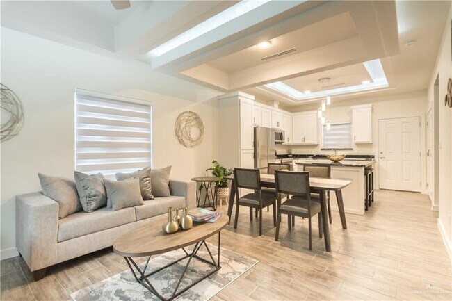 Building Photo - 13 Taxco Ct